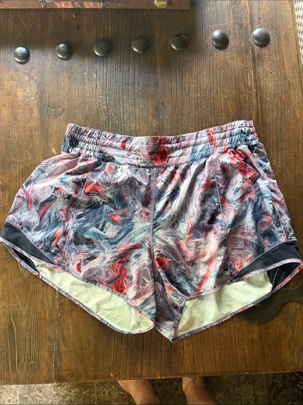 Women’s Abstract Print Athletic Shorts